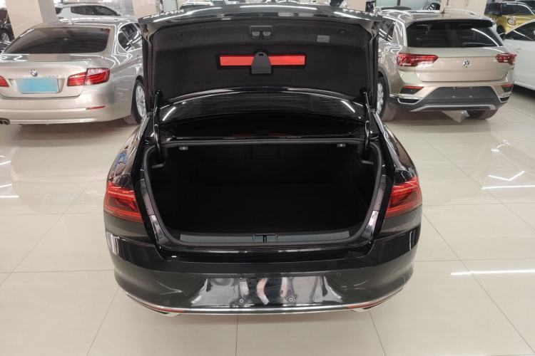 Used Volkswagen Magotan 2020 330TSI DSG Leading Model Trunk