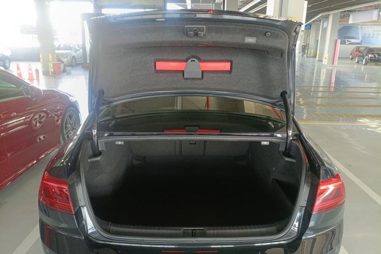 Used Volkswagen Magotan 2020 330TSI DSG Luxury Edition Trunk