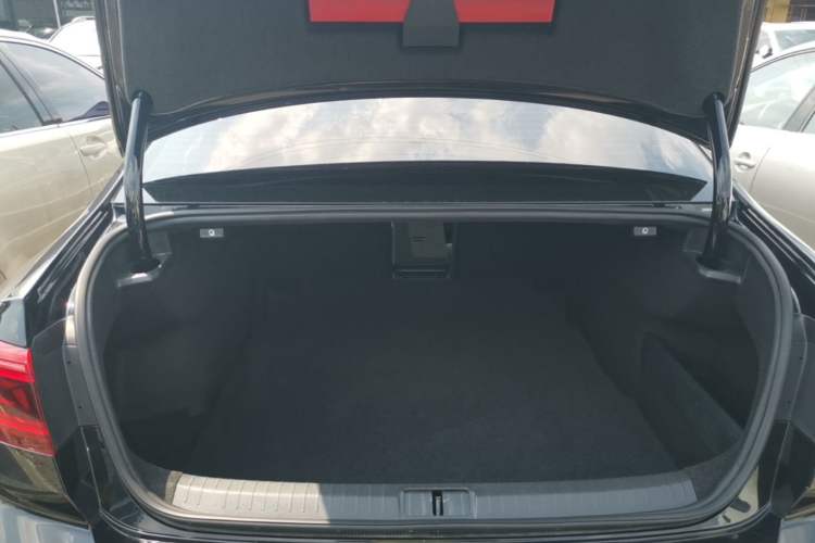 Used Volkswagen Magotan 2020 330TSI DSG Luxury Edition Trunk