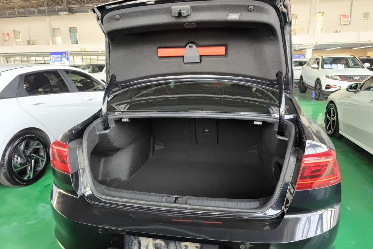 Used Volkswagen Magotan 2020 330TSI DSG Luxury Edition Trunk