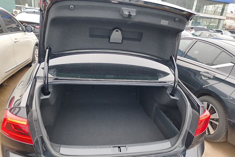 Used Volkswagen Magotan 2020 280TSI DSG Comfort Edition Trunk