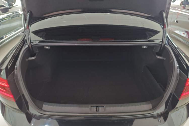 Used Volkswagen Magotan 2020 330TSI DSG Leading Model Trunk
