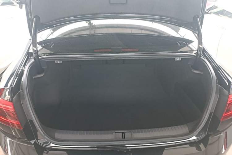 Used Volkswagen Magotan 2020 330TSI DSG Leading Model Trunk