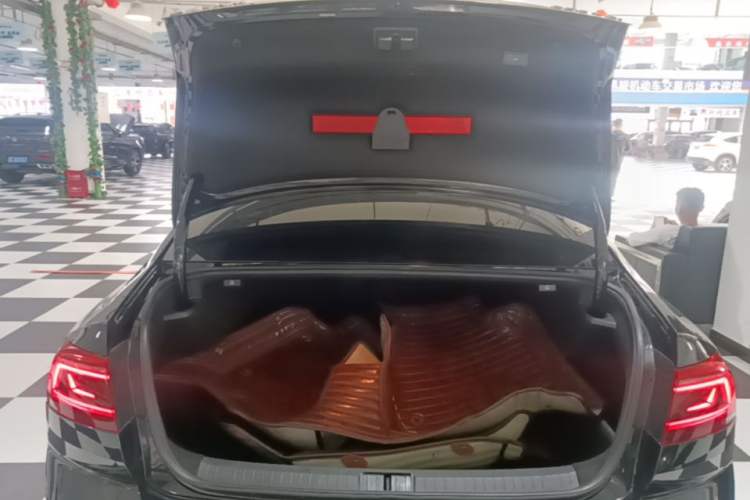 Used Volkswagen Magotan 2020 330TSI DSG Luxury Edition Trunk