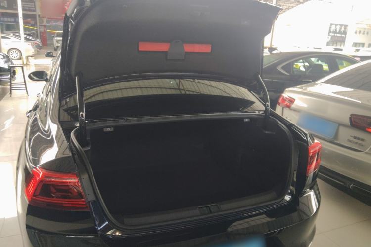 Used Volkswagen Magotan 2020 330TSI DSG Leading Model Trunk