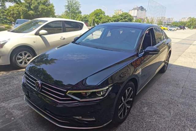 Ojetý Volkswagen Magotan 2020 330TSI DSG Leading Model