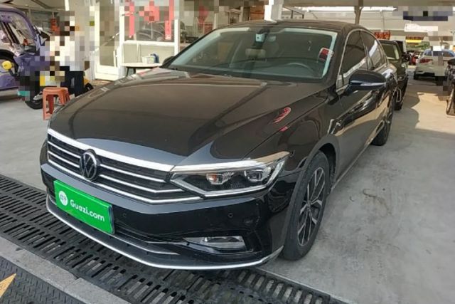 Ojetý Volkswagen Magotan 2020 330TSI DSG Leading Model
