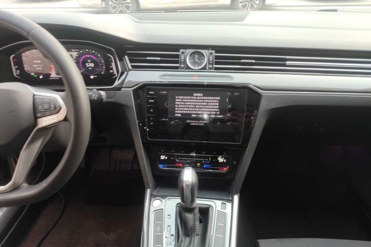 Used Volkswagen Magotan 2020 330TSI DSG Luxury Edition Audio And AC Panel