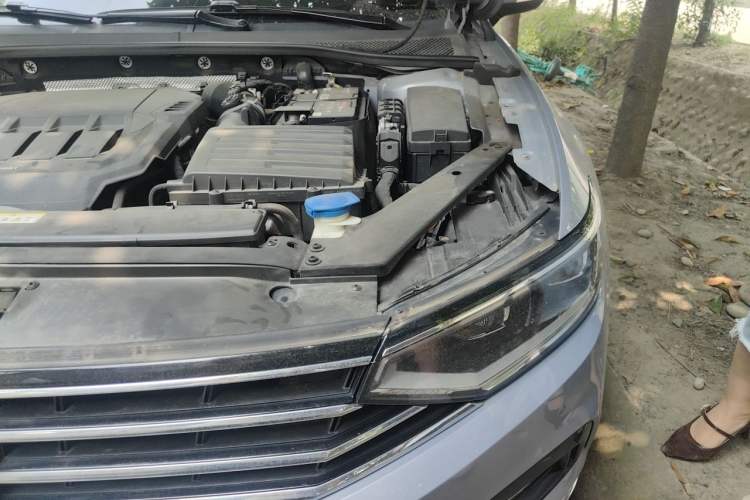 Used Volkswagen Magotan 2020 330TSI DSG Luxury Edition Engine Bay Left