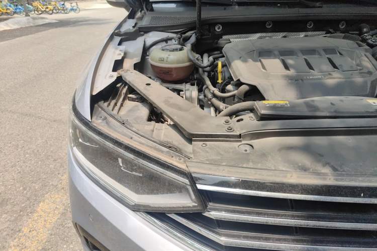 Used Volkswagen Magotan 2020 330TSI DSG Luxury Edition Engine Bay Right