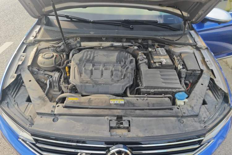 Used Volkswagen Magotan 2020 330TSI DSG Leading Model Engine Bay