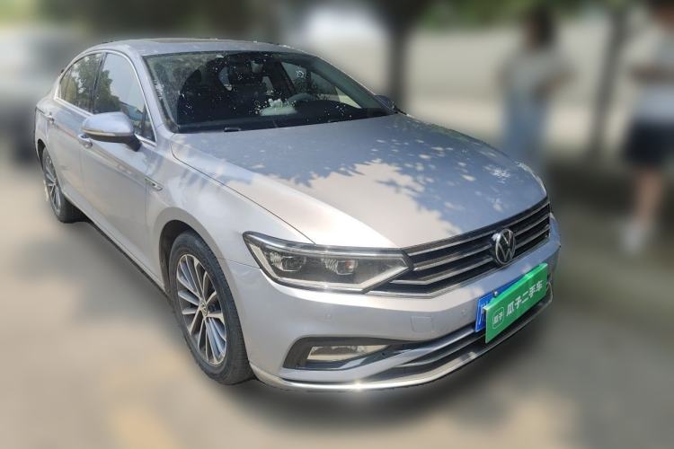 Used Volkswagen Magotan 2020 330TSI DSG Luxury Edition Front Right 45 Deg