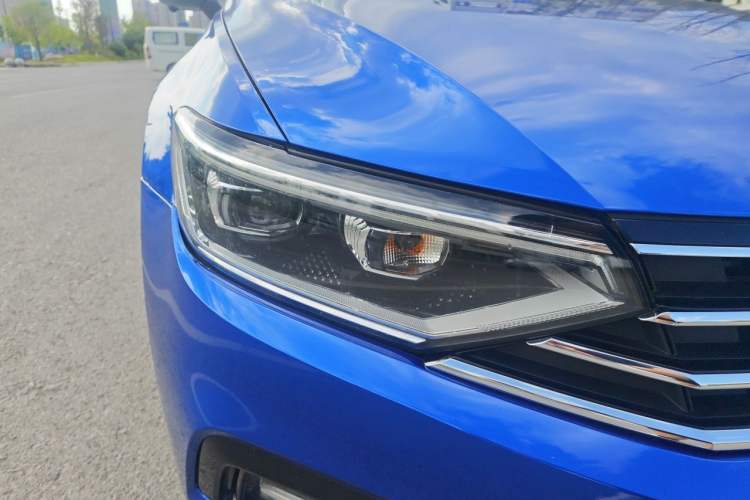 Used Volkswagen Magotan 2020 330TSI DSG Leading Model Right Front Headlight