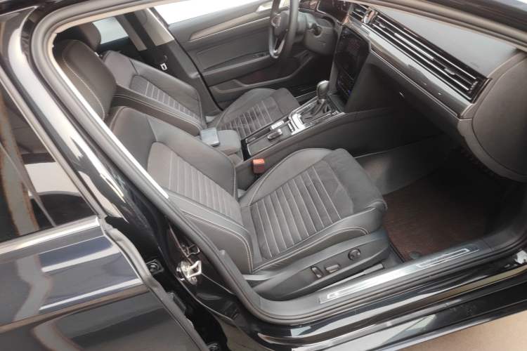 Used Volkswagen Magotan 2020 330TSI DSG Luxury Edition Right Front Seat