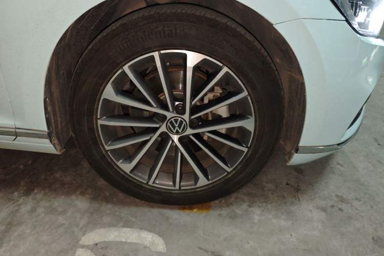 Used Volkswagen Magotan 2020 330TSI DSG Luxury Edition Right Front Wheel Hub