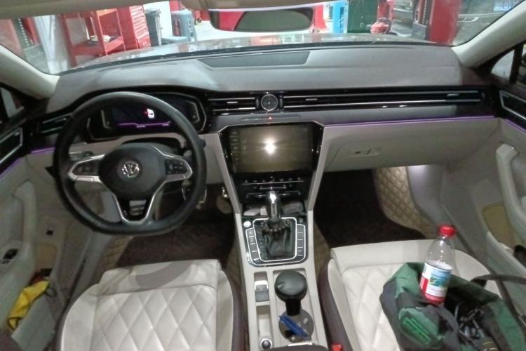 Used Volkswagen Magotan  Center Console