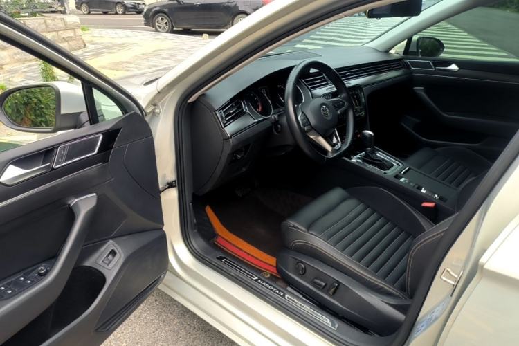 Used Volkswagen Magotan 2020 330TSI DSG Leading Model Driver Seat