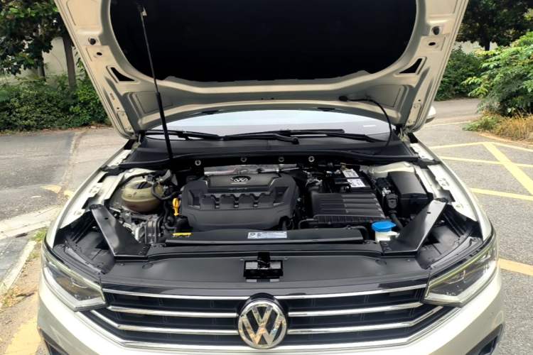 Used Volkswagen Magotan 2020 330TSI DSG Leading Model Engine Bay