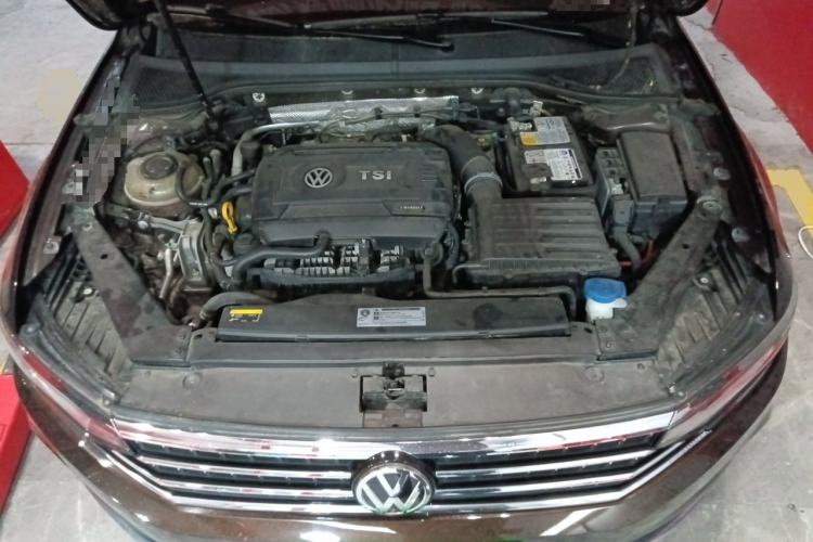 Used Volkswagen Magotan  Engine Bay