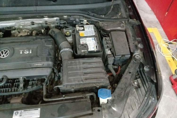 Used Volkswagen Magotan  Engine Bay Left