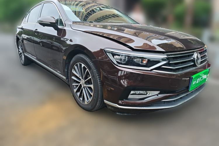 Used Volkswagen Magotan 2020 330TSI DSG Luxury Edition Front Right 45 Deg