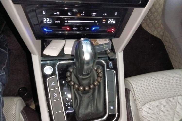 Used Volkswagen Magotan  Gear Lever