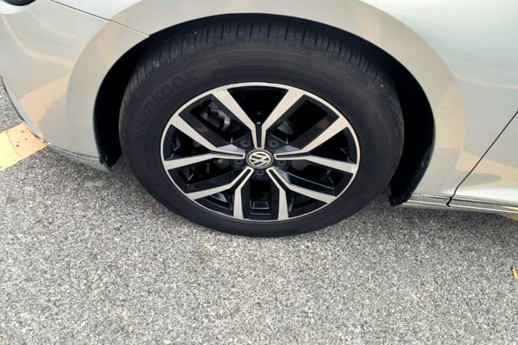 Used Volkswagen Magotan 2020 330TSI DSG Leading Model Left Front Wheel Hub