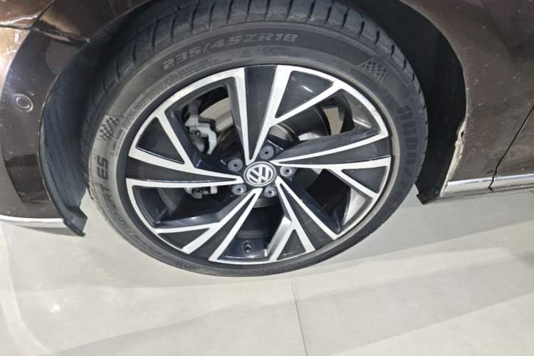 Used Volkswagen Magotan 2020 380TSI DSG Flagship Edition Left Front Wheel Hub