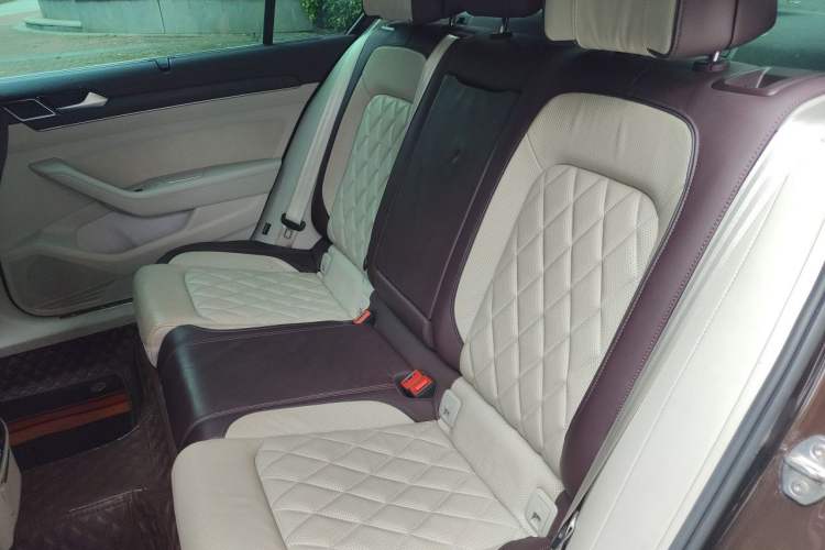 Used Volkswagen Magotan 2020 380TSI DSG Flagship Edition Left Rear Seat