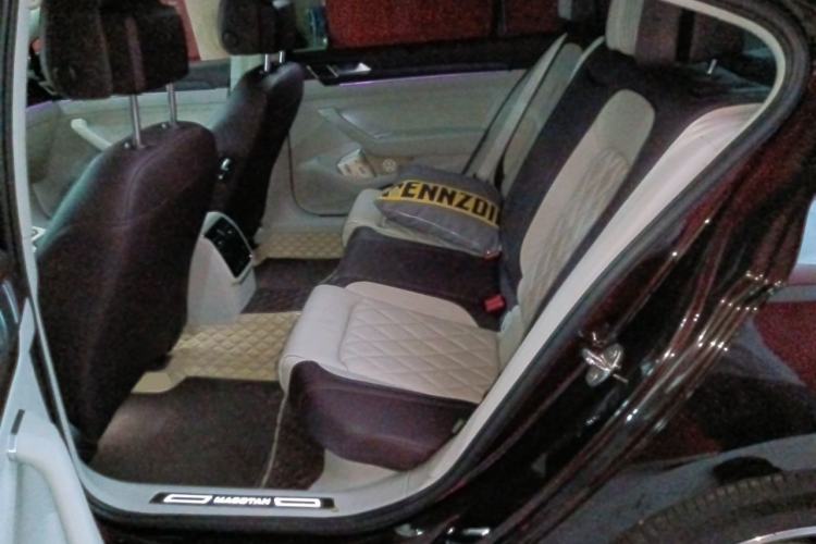 Used Volkswagen Magotan  Left Rear Seat