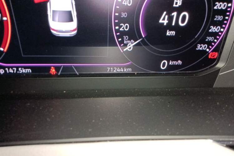 Used Volkswagen Magotan  Odometer Close Up