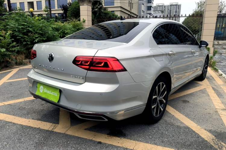 Used Volkswagen Magotan 2020 330TSI DSG Leading Model Rear Right 45 Deg