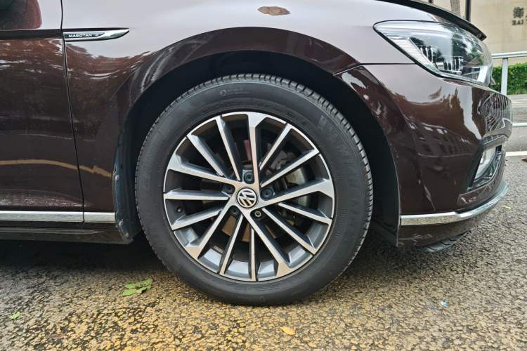 Used Volkswagen Magotan 2020 330TSI DSG Luxury Edition Right Front Wheel Hub