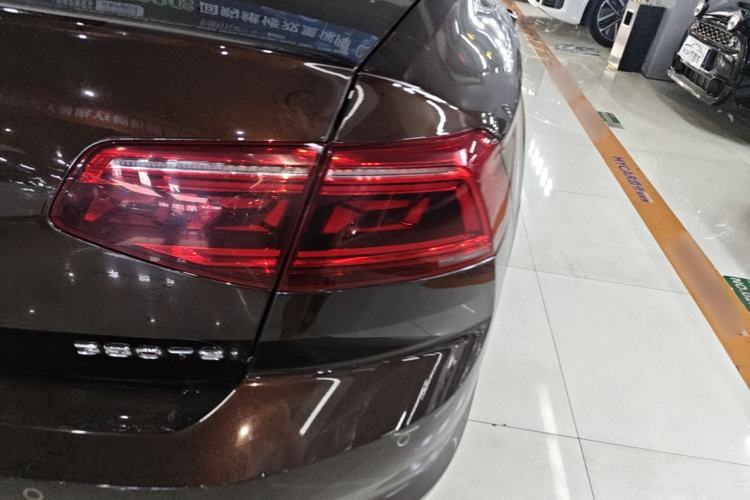 Used Volkswagen Magotan 2020 380TSI DSG Flagship Edition Right Rear Taillight