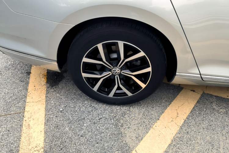 Used Volkswagen Magotan 2020 330TSI DSG Leading Model Right Rear Wheel Hub
