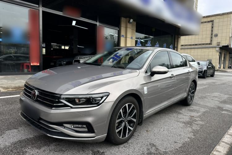 Used Volkswagen Magotan 2020 330TSI DSG Leading Model Guazi used car, China used car export, Used car for sale, Used Volkswagen cars, Cheapest cars for sale