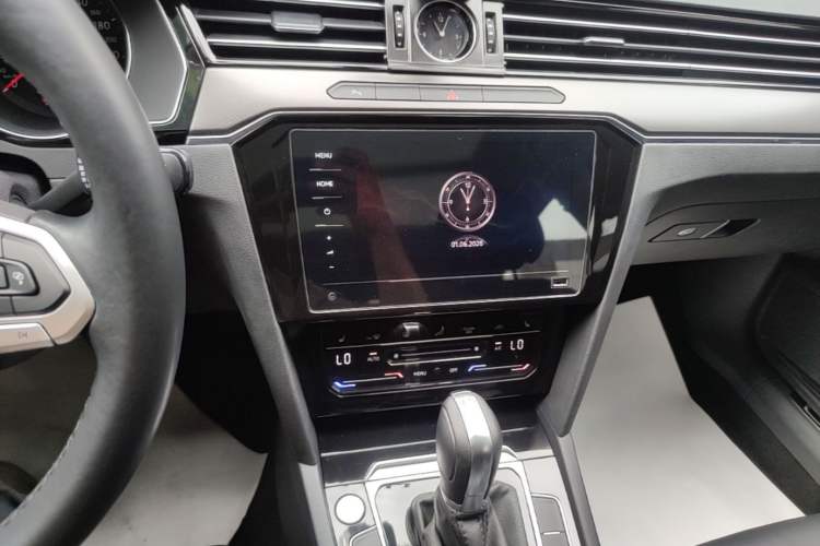 Used Volkswagen Magotan 2020 330TSI DSG Leading Model Audio And AC Panel