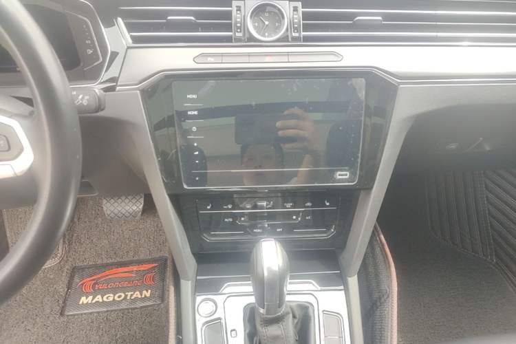 Used Volkswagen Magotan 2020 330TSI DSG Leading Model Audio And AC Panel