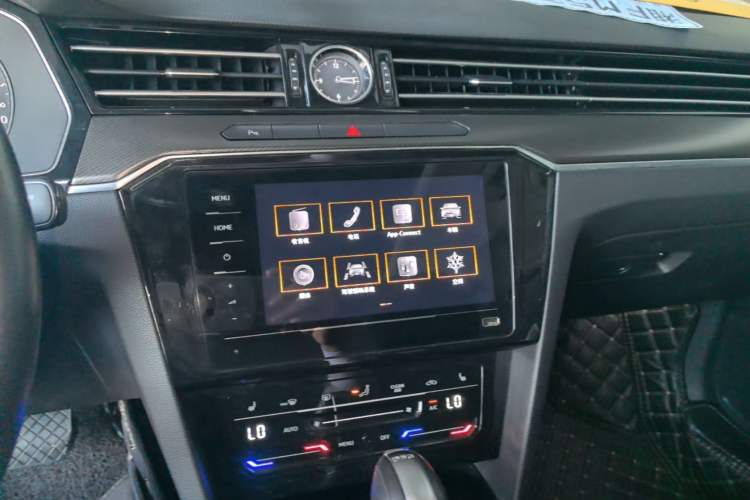 Used Volkswagen Magotan 2020 330TSI DSG Leading Model Audio And AC Panel