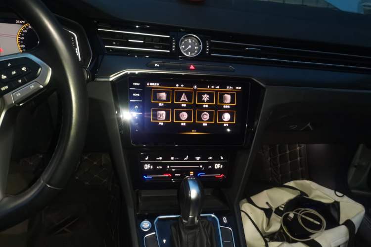 Used Volkswagen Magotan 2020 330TSI DSG Luxury Edition Audio And AC Panel
