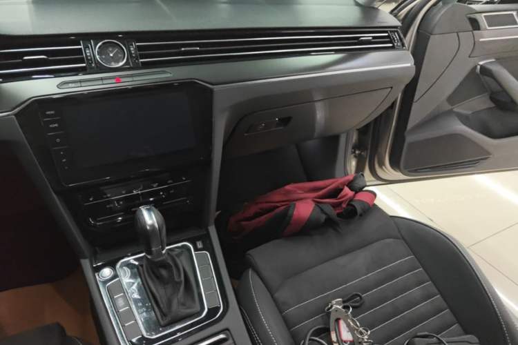 Used Volkswagen Magotan 2020 330TSI DSG Luxury Edition Audio And AC Panel