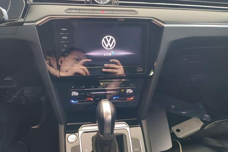 Used Volkswagen Magotan 2020 330TSI DSG Luxury Edition Audio And AC Panel