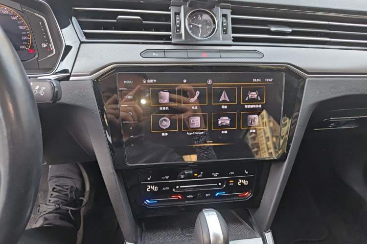 Used Volkswagen Magotan 2020 330TSI DSG Luxury Edition Audio And AC Panel