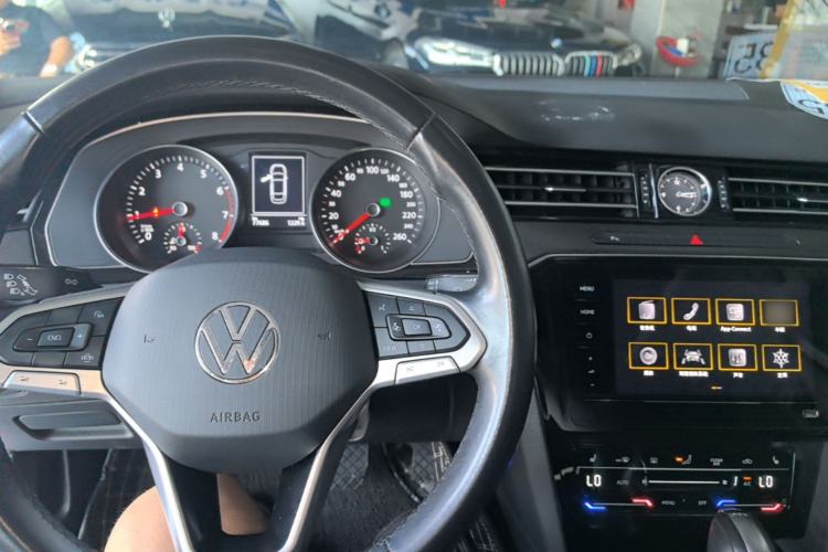 Used Volkswagen Magotan 2020 330TSI DSG Leading Model Center Console