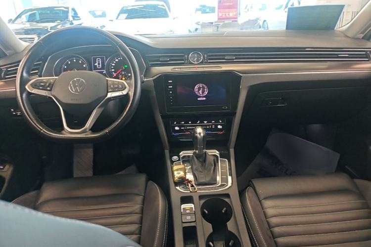 Used Volkswagen Magotan 2020 330TSI DSG Leading Model Center Console