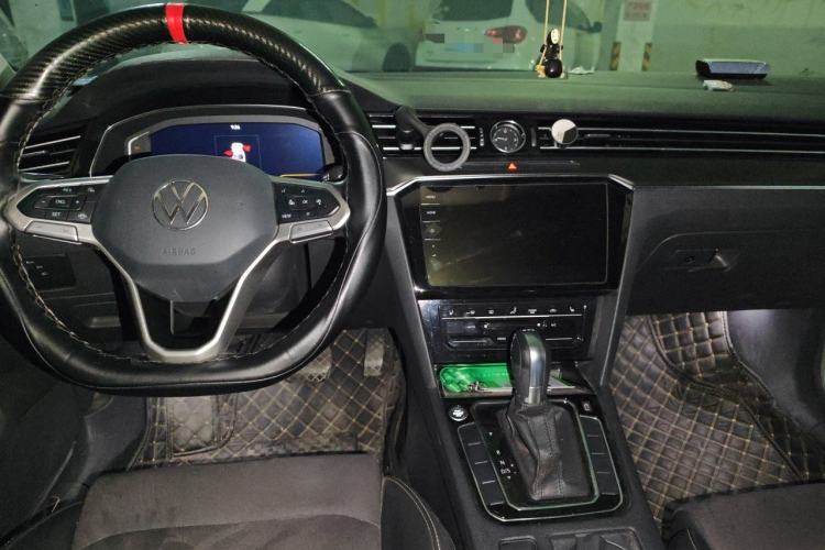Used Volkswagen Magotan 2020 330TSI DSG Luxury Edition Center Console