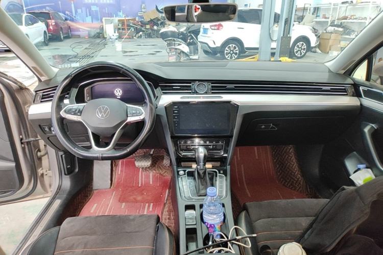 Used Volkswagen Magotan 2020 330TSI DSG Leading Model Center Console
