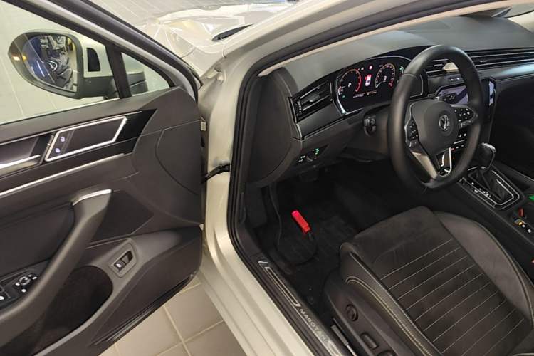 Used Volkswagen Magotan 2020 380TSI DSG Luxury Version Driver Seat