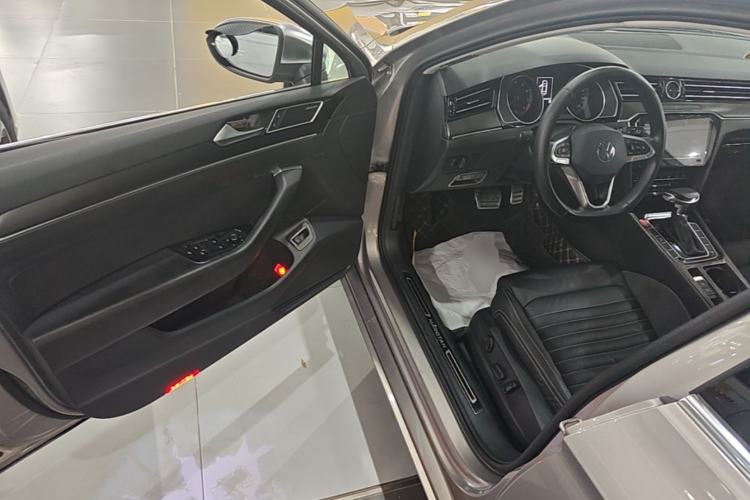 Used Volkswagen Magotan 2020 330TSI DSG Leading Model Driver Seat