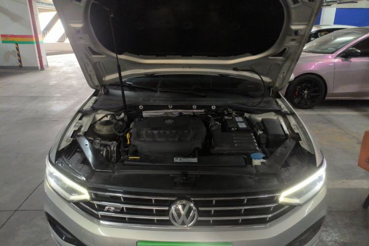 Used Volkswagen Magotan 2020 330TSI DSG Leading Model Engine Bay